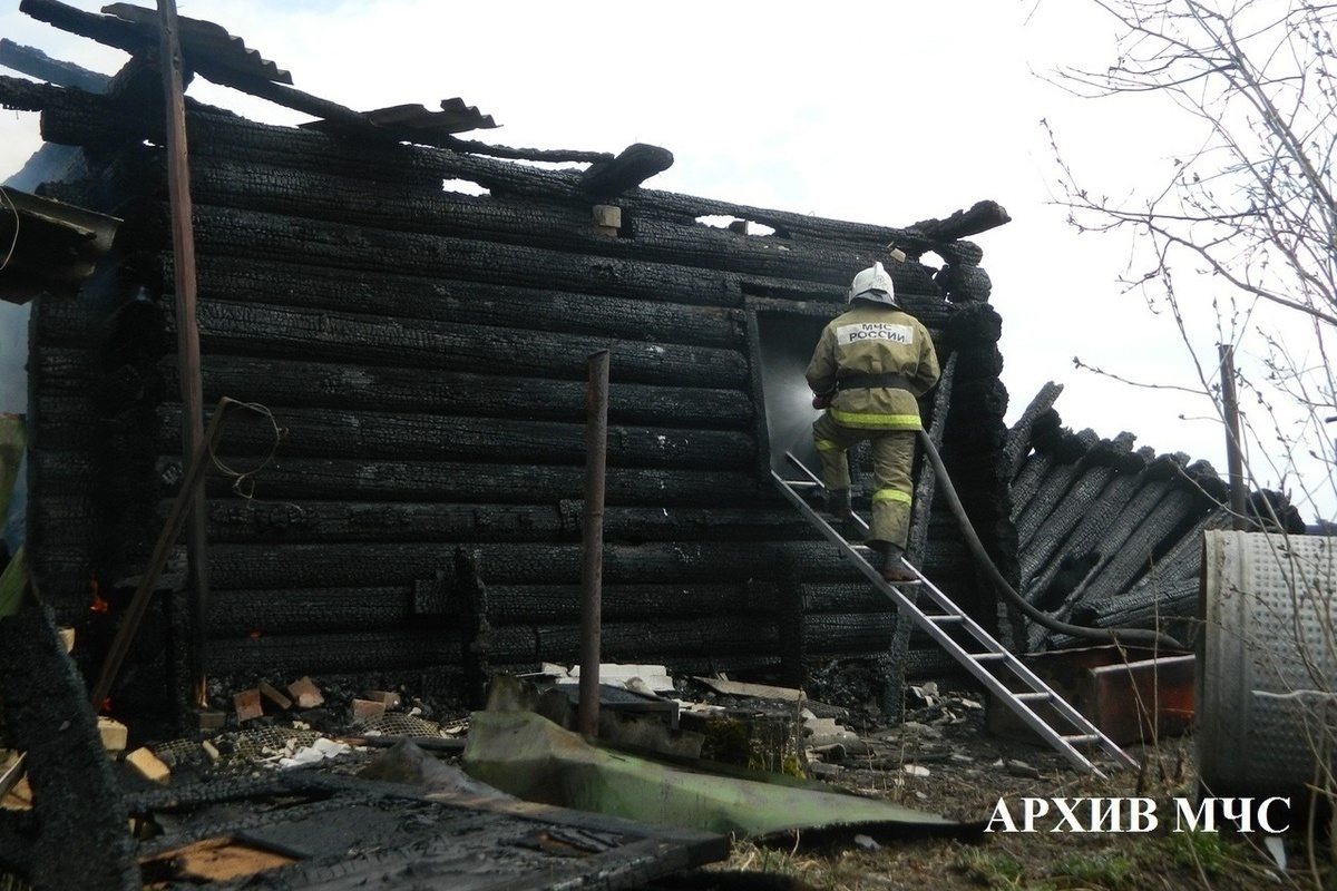 Костромские пожары: в поселке Шекшема сгорело сельпо