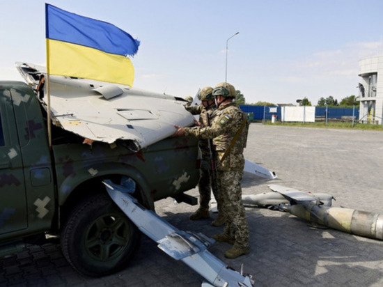 SHOT: украинский дрон-камикадзе взорвался рядом с российской границей