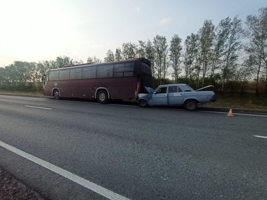 Авария с пассажирским автобусом произошла в Омске