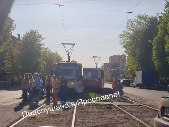 В Ярославле трамвай опять поехал мимо рельсов
