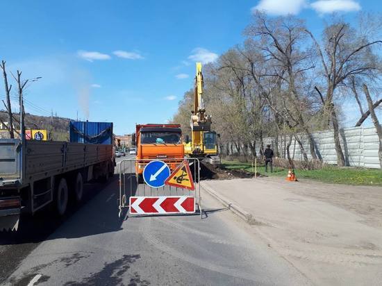 В Красноярске начали расширять улицу Свердловскую