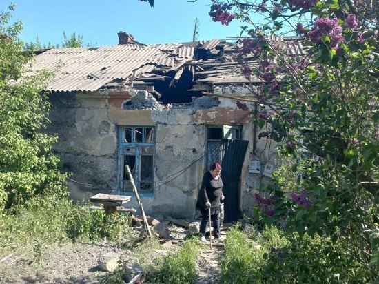 Здание администрации, больница и жилые дома повреждены обстрелами ВСУ в Горловке