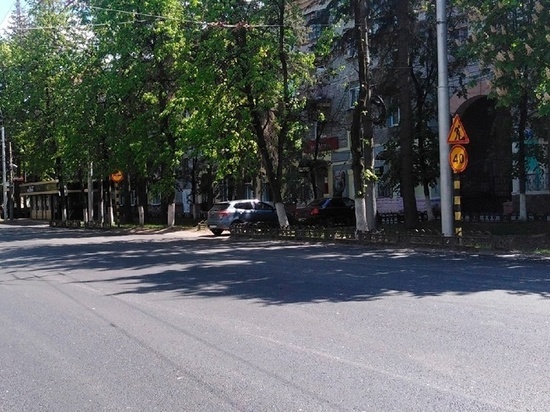 На улице Куйбышева в Брянске укладывают верхний слой асфальта