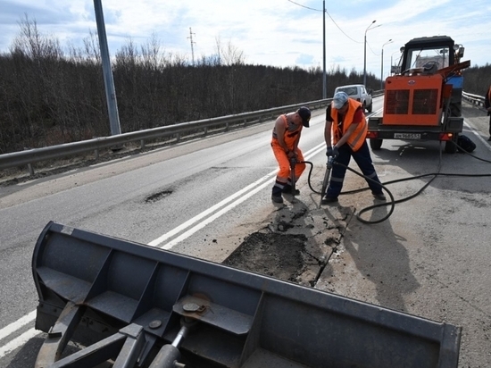 В Мурманске ведется ямочный ремонт дорог