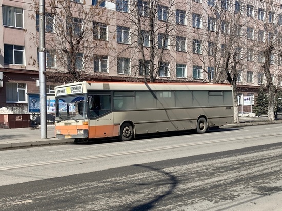 В Саратове расследуют инцидент с пассажиром, которого выкинули из автобуса №90