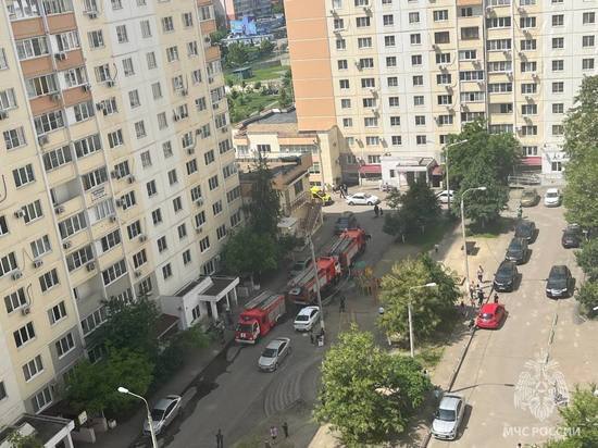 Краснодарские спасатели потушили квартиру на 14 этаже на улице Аверкиева