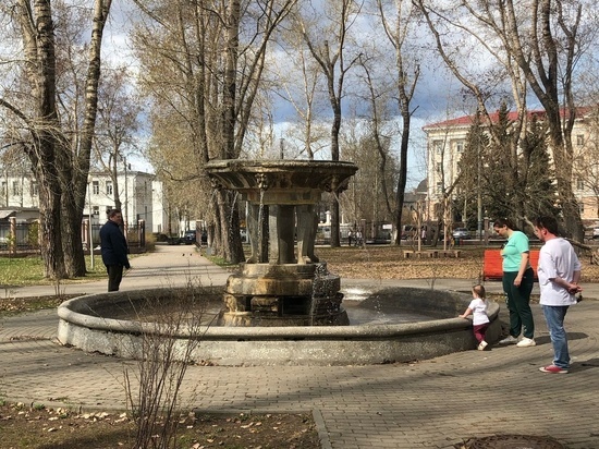 В Петровском парке Архангельска стартовал сезон фонтанов