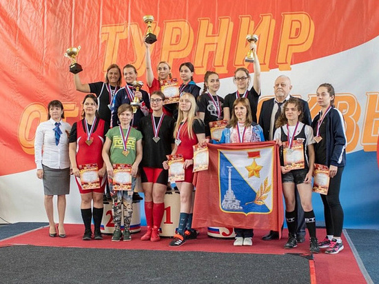 Архангельские спортсмены успешно выступили на всероссийских соревнованиях по пауэрлифтингу «Огни Москвы»