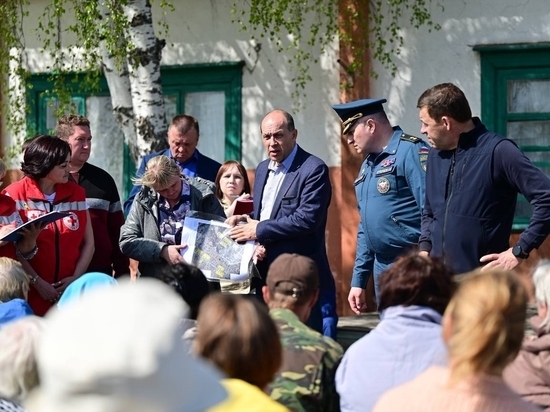 Евгений Куйвашев и Александр Куренков встретились с погорельцами Сосьвы и Таежного