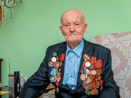 В Салехарде единственного участника ВОВ поздравили с 97-летием