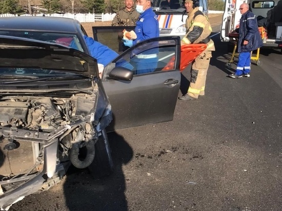 Спасатели освободили из Toyota женщину после ДТП в Забайкалье