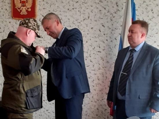 Костромской ветеран-доброволец получил орден ЛНР