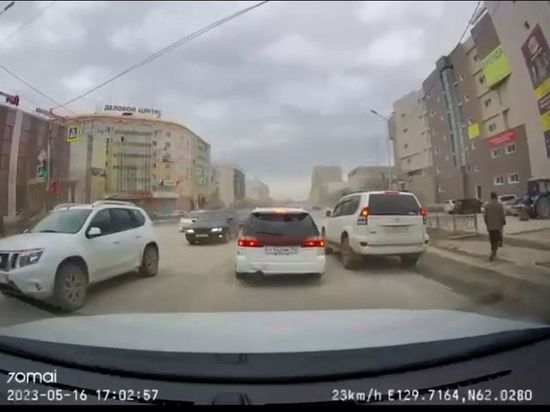 В Якутске сбили женщину переходившую дорогу на красный сигнал светофора