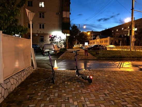 В Ставрополе под колеса автомобиля угодил подросток на каршеринговом электросамокате