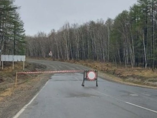 Участок дороги закрыли из-за подтопления в селе на Сахалине