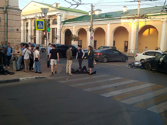 В ДТП на перекрёстке улиц Свободы и Ленина в центре Рязани пострадал мотоциклист