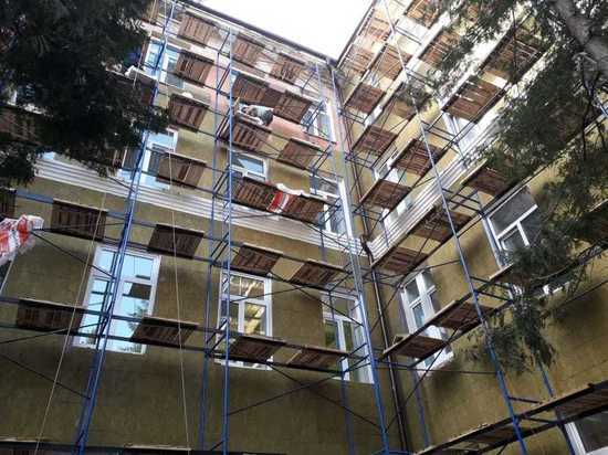 В Пензенской области приступили к ремонту фасада Сердобской межрайонной больницы имени А.И. Настина