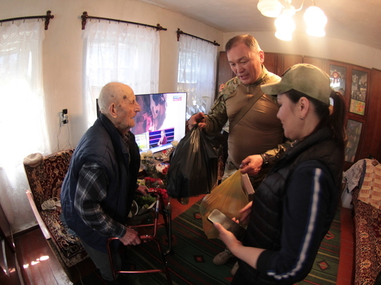 Ветеран Великой Отечественной из Бурятии поздравил коллегу в Донецке
