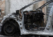 В ночь с 16 на 17 мая в одном из московских дворов загорелись сразу три автомобиля