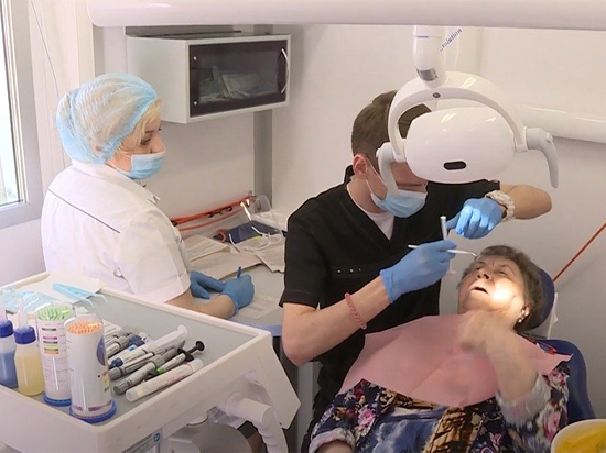 Томские стоматологи приняли более 800 пациентов из отдалённых поселений в передвижных комплексах
