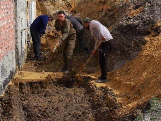В Саратове, Энгельсе и Балаково к участкам многодетных подведут воду и канализацию, построят дороги и установят фонари