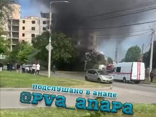 Анапские спасатели потушили возгорание в нежилом доме на улице Парковой