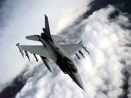 Британский вице-маршал Белл считает, что пилотам Украины требуется год на освоение F-16