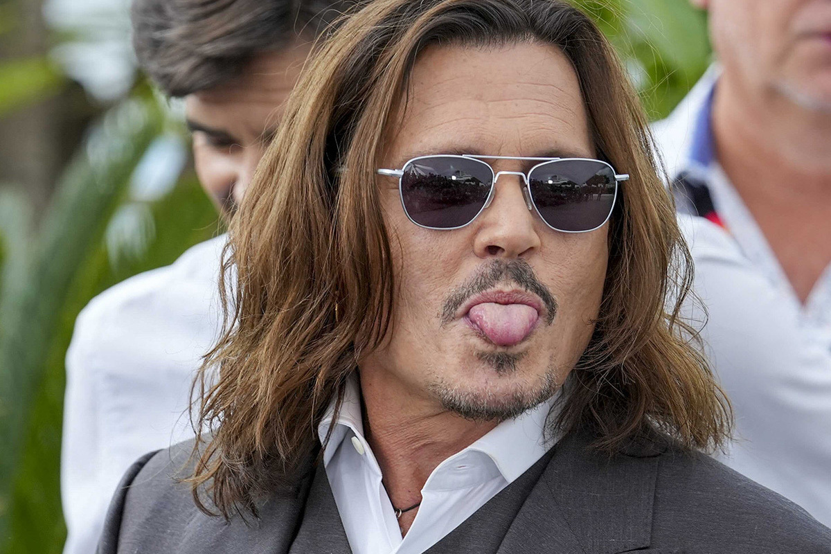 Johnny Depp bursts into tears at Cannes
