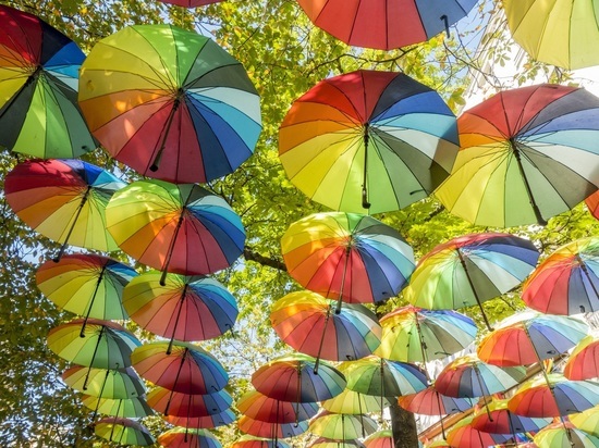 В Кирове к 1 июня откроют в одном из парков "Аллею парящих зонтиков"
