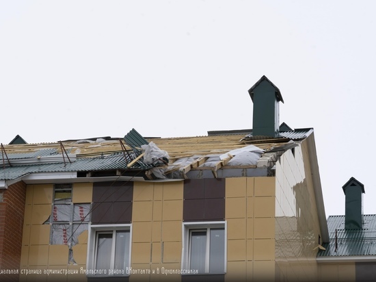 Серьезные повреждения: в Ямальском районе ремонтируют потрепанные ветром жилые дома