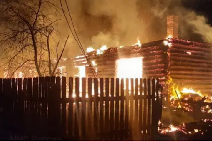 Костромские пожары: в Островском районе сгорел четырехквартирный дом