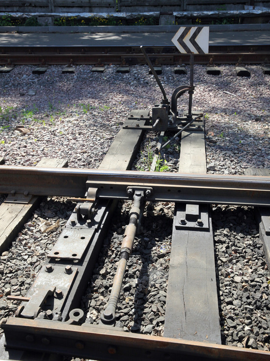 Сход грузового поезда в Крыму произошел в результате вмешательства посторонних лиц