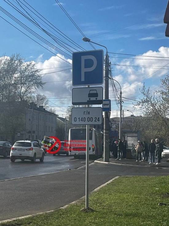 В Красноярске владелец «Майбаха» установил себе личный знак парковки на Маерчака