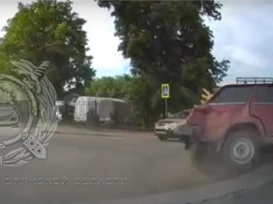 В Советском районе Брянска перевернулась машина (видео)