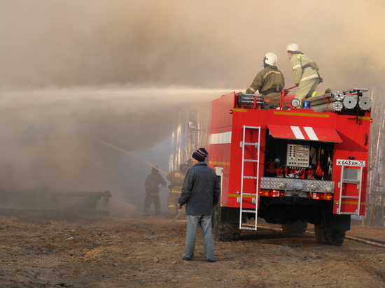 Пожар в районе Молоковки в Чите локализовали с помощью трактора и двух УАЗов