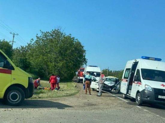 В аварии с такси и иномаркой под Краснодаром погиб 1 человек и пострадали 4