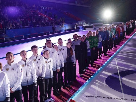 16 команд принимают участие в чемпионате России по кёрлингу среди смешанных команд в Иркутске