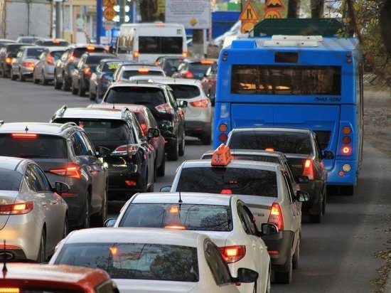 Воронежцы сняли на видео трехкилометровую пробку на Вогрэсовском мосту