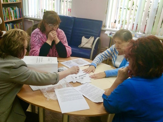 Мастерица из Кохмы получила лекало для «Вышитой карты Ивановской губернии»