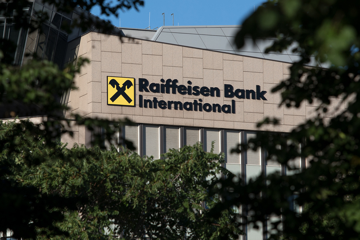Raiffeisen может прекратить работу с банками Белоруссии - МК