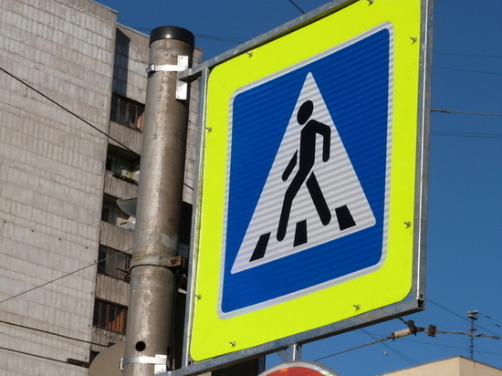 В Ленинградском районе водитель проехал на красный свет и сбил двух пенсионеров