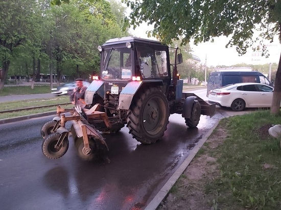 Уборка города Смоленска от грязи и песка осуществляется в круглосуточном режиме