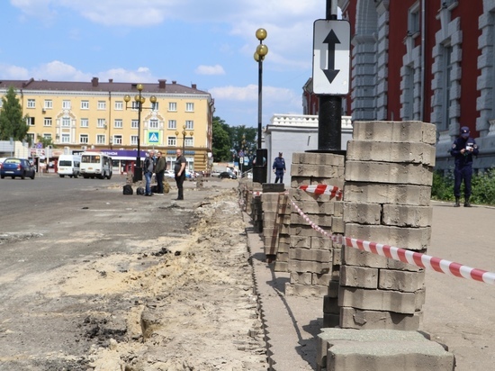 На улицах Курска продолжается замена бортового камня
