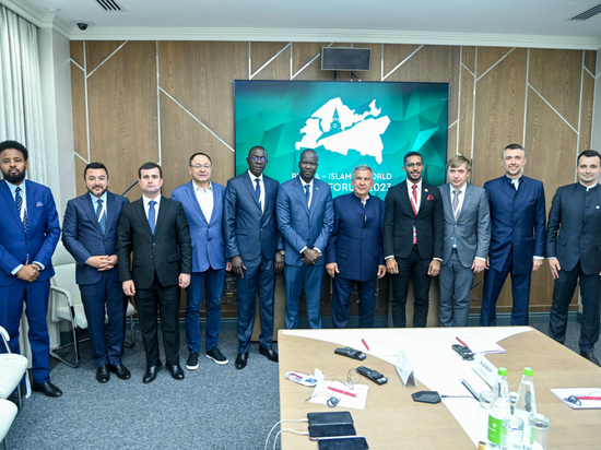 Минниханов в рамках KazanForum встретился с делегацией министров молодежи стран ОИС
