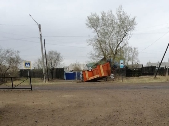 Остановки и кровли снёс ветер в Борзинском районе