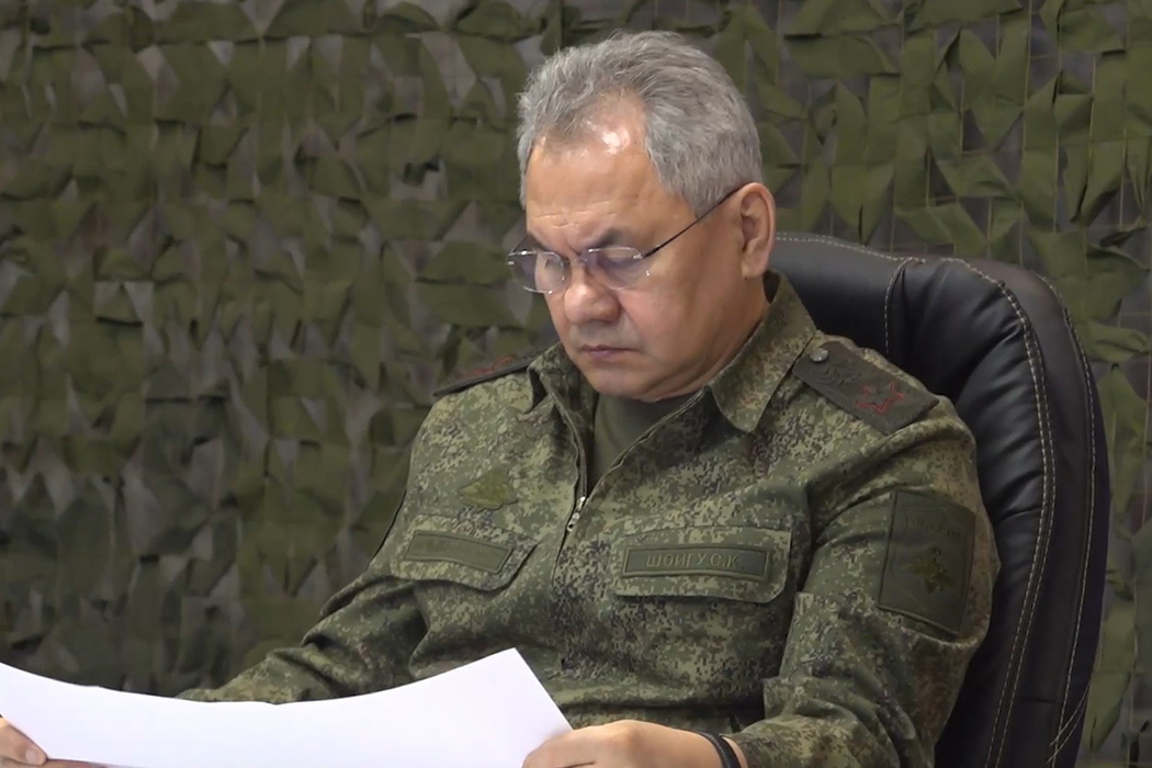 Фотоэпизоды поездки министра обороны Шойгу на СВО: прибыл на вертолете