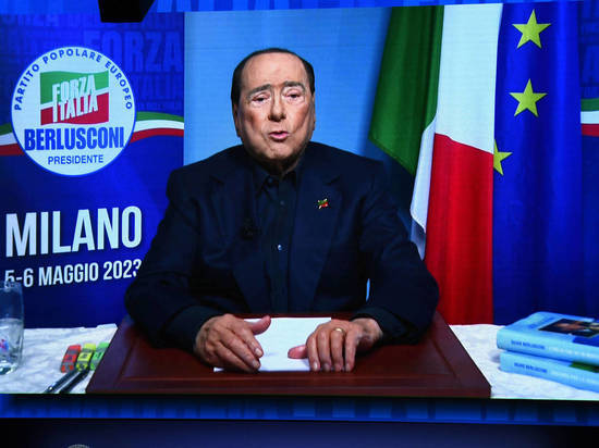 Сильвио Берлускони, которого лечили от пневмонии на фоне лейкоза, выписался из больницы