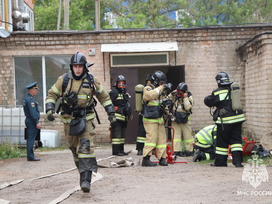 Орловские пожарные провели учение на производственно-складском объекте