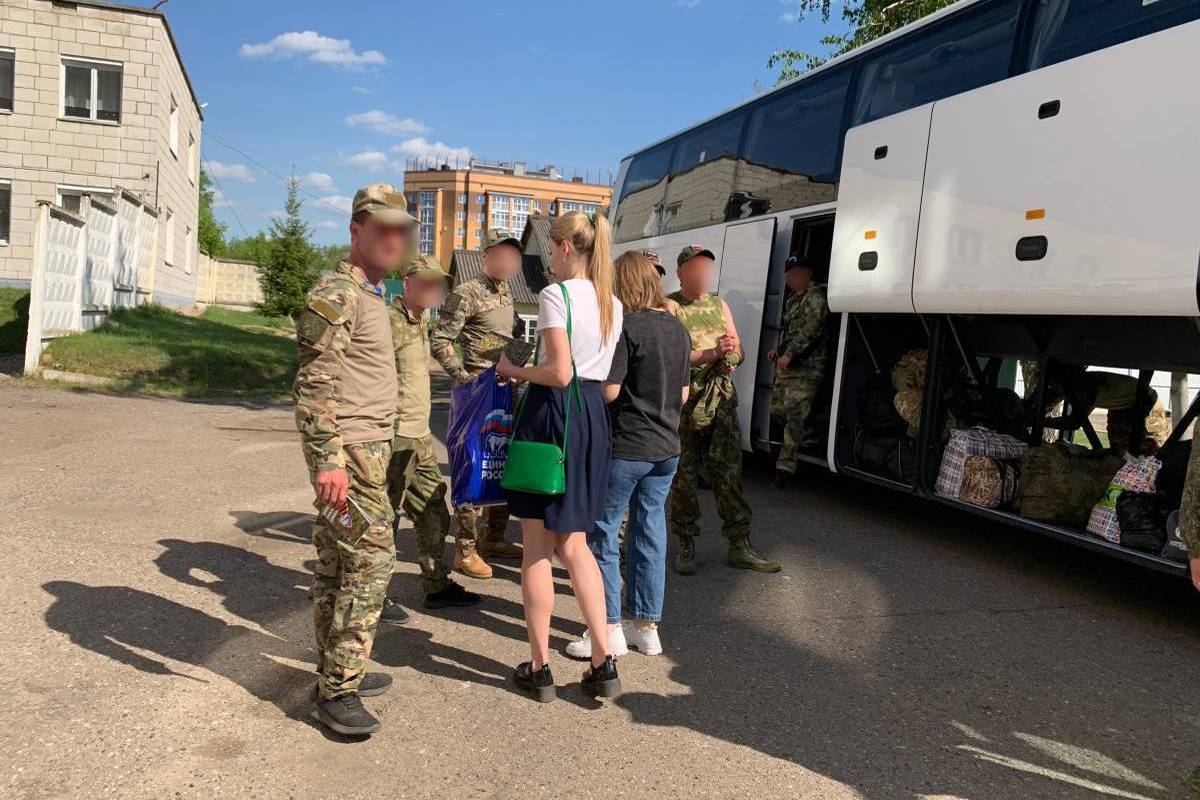 В зону специальной военной операции отправились мобилизованные из Костромской области