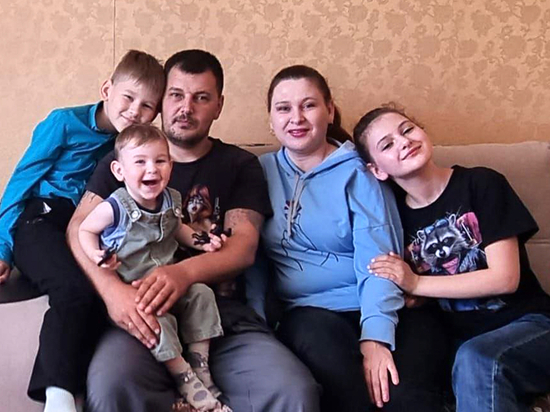 Многодетная семья из Тверской области получила четырехкомнатную квартиру